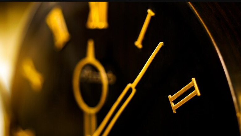 10 Reasons to Choose an Analog Clock for Your Home