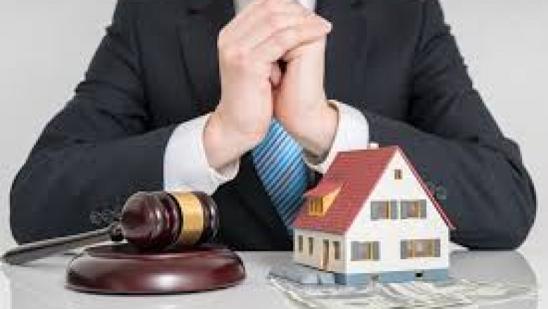 The Importance of a Real Estate Lawyer in Property Transactions