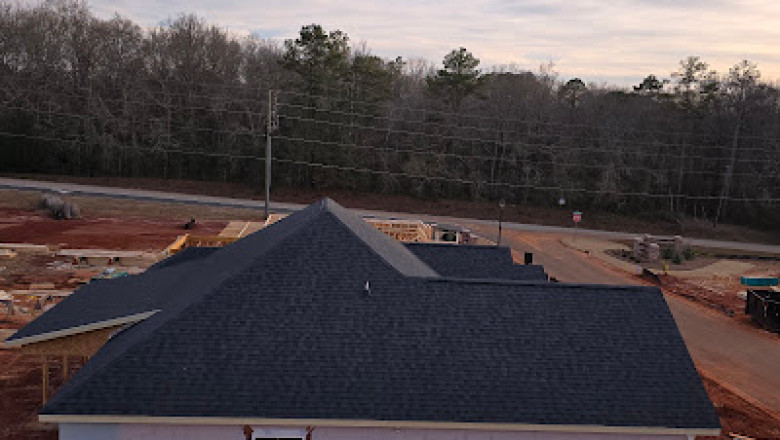 What Are The Key Signs It's Time To Call A Roofing Contractor?