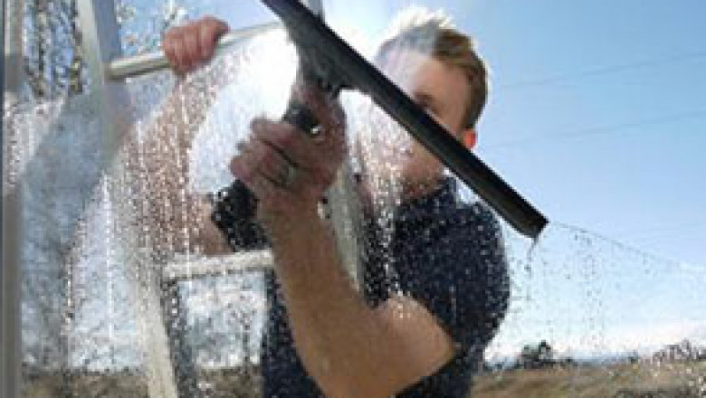 The Best Tools and Techniques Used by Window Cleaners in London