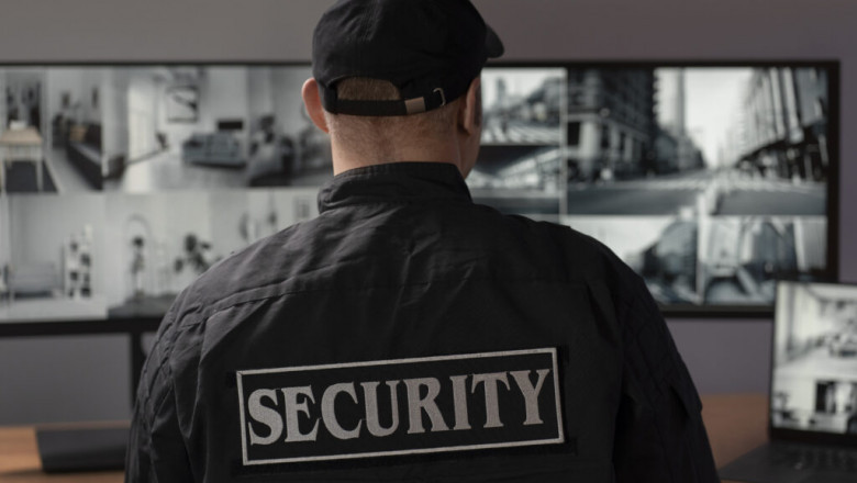 How Security Guard Services Help Manage Crowds and Events Safely