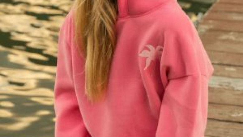 Pink Palm Puff: The Tropical Trend You’ll Love