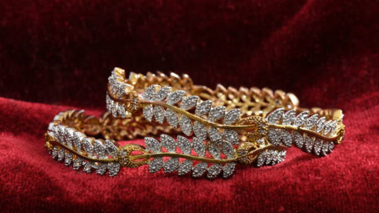 Vintage Glamour: Discover the Beauty of Gold Jewelry