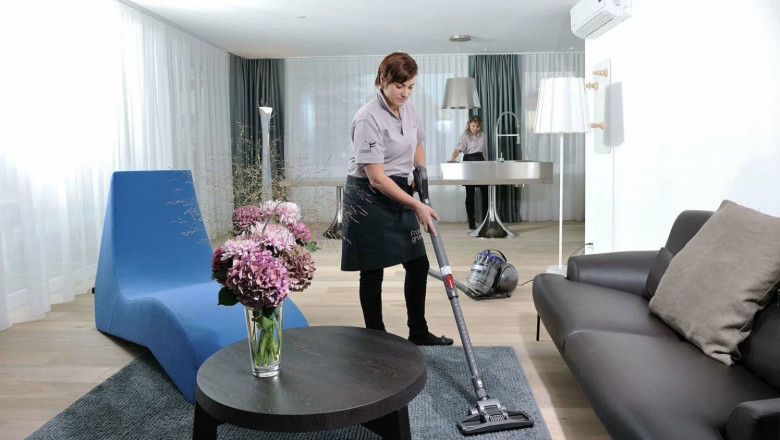 How Do Professional Apartment Cleaners Tackle Stubborn Stains?