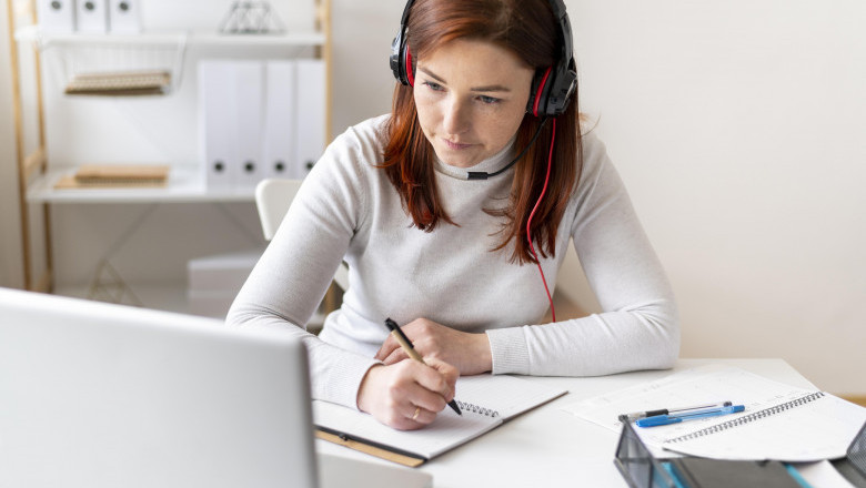 The Past Meets Tech: How Students Are Navigating Online History Exams with Targeted Help