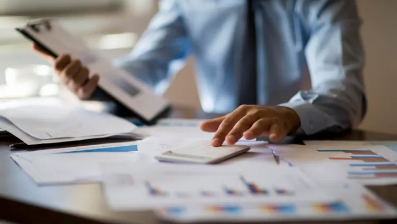 Can a self-assessment tax accountant in the UK help with student loan repayments?