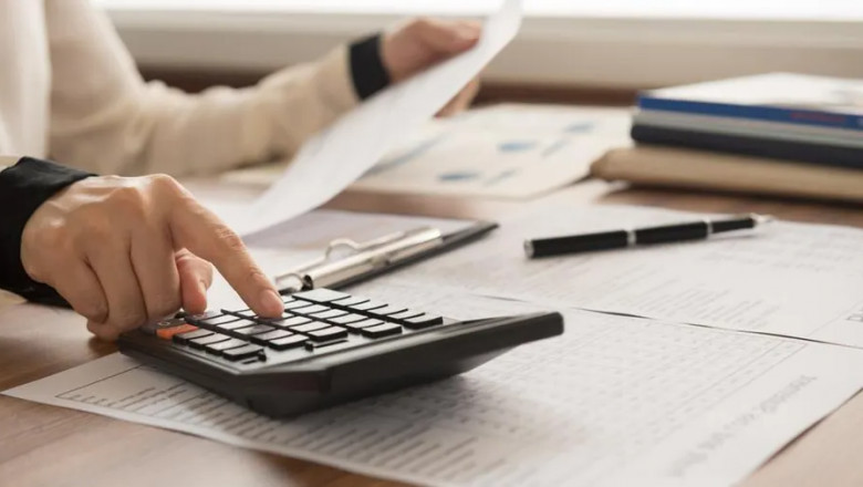 Can bookkeeping services in the UK handle year-end accounts?
