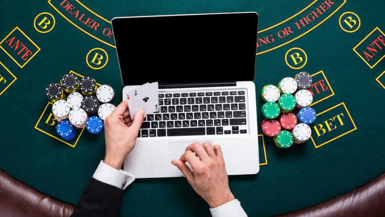 An Introduction to Online Casnos: Unveiling the Thrill