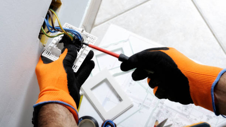 How to Choose a Trustworthy Electrician Near You?