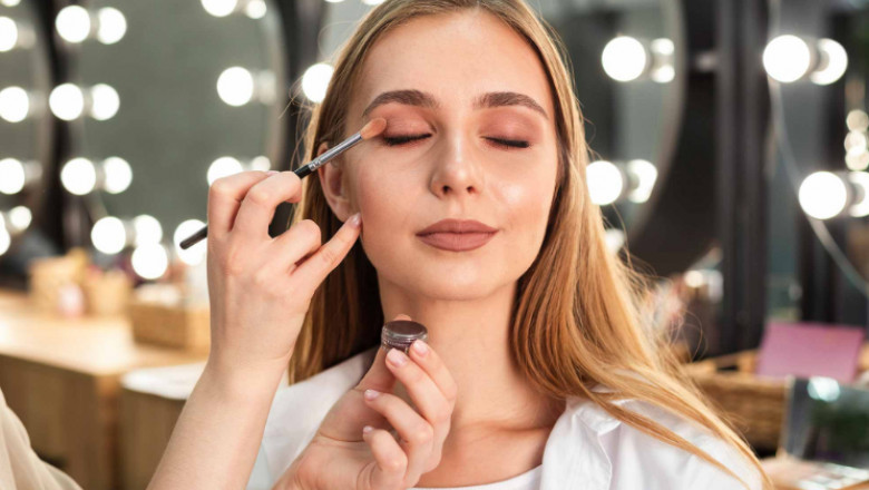 Luxury Salon-Style Makeup Services at Home for Every Occasion