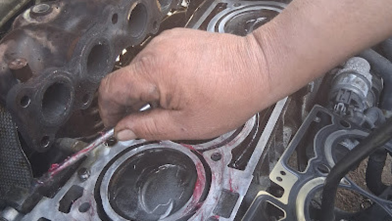 How Auto Repair Shop Fixes That Persistent Oil Leak?
