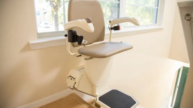 How Does a Standing Stair Lift Benefit Elderly Individuals with Limited Mobility?