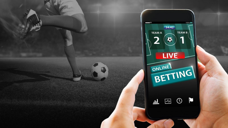 The Psychology of Online : Why We Click, Bet, and Repeat
