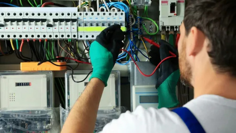 How Electricians Identify a Short Circuit Without Opening a Wall?